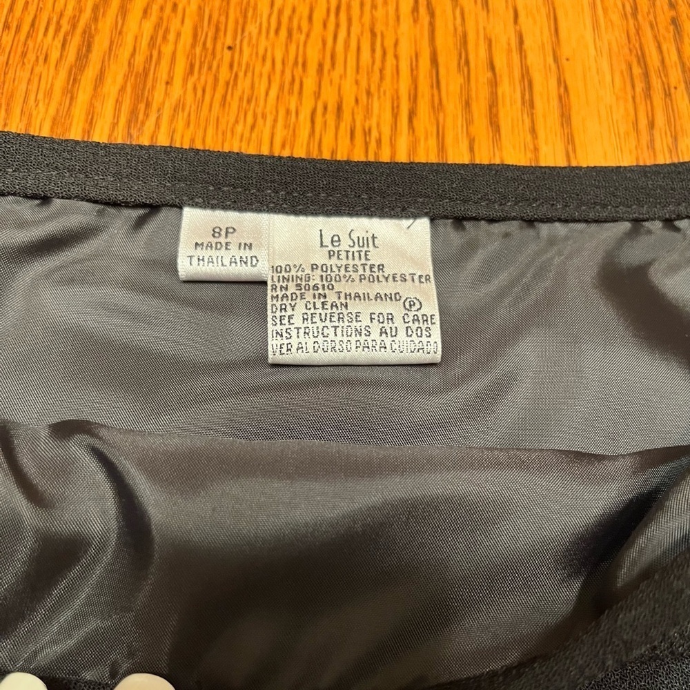 Le Suit Black Knee-Length Fluted Hem Pencil Skirt Size 8P - Picture 6 of 6